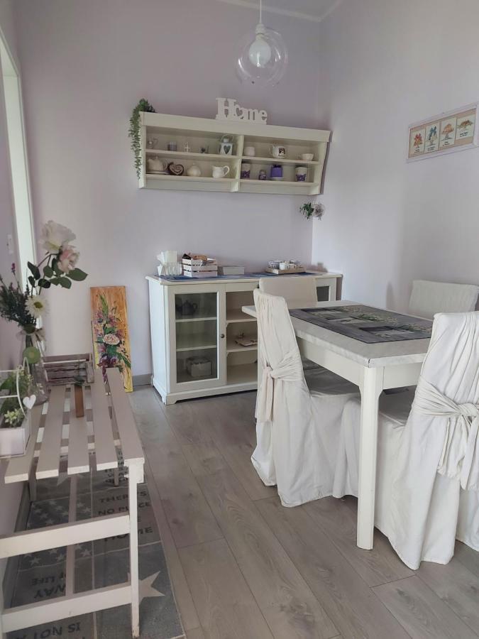La Pineta - Delightful Small Apartment Near The City Center L'Aquila Exterior photo